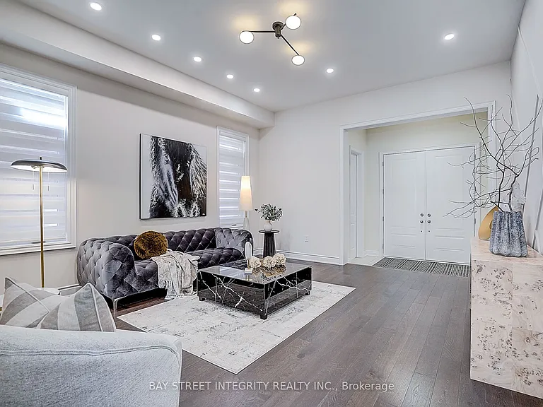 38 Settlers Rd E — Photo 2