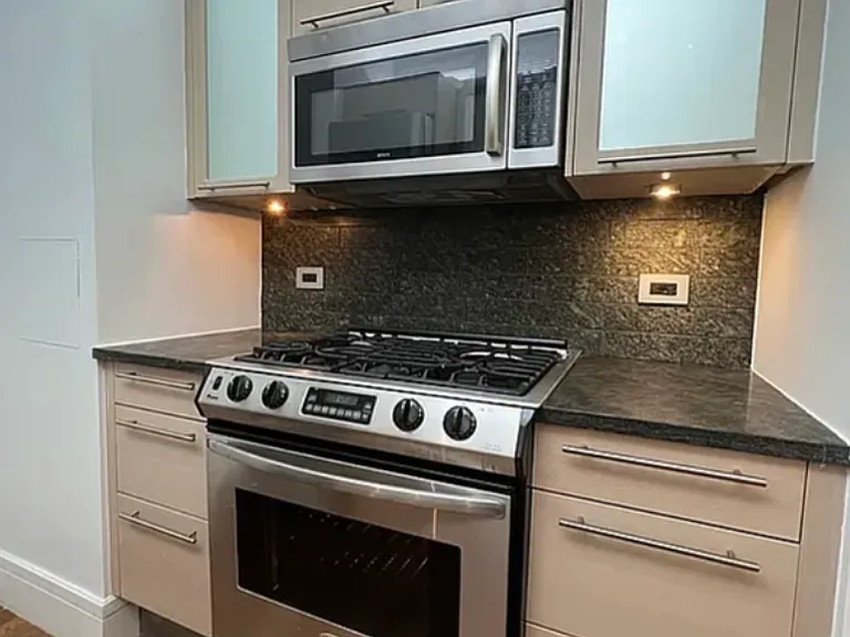 120 Greenwich St #6B — Photo 7