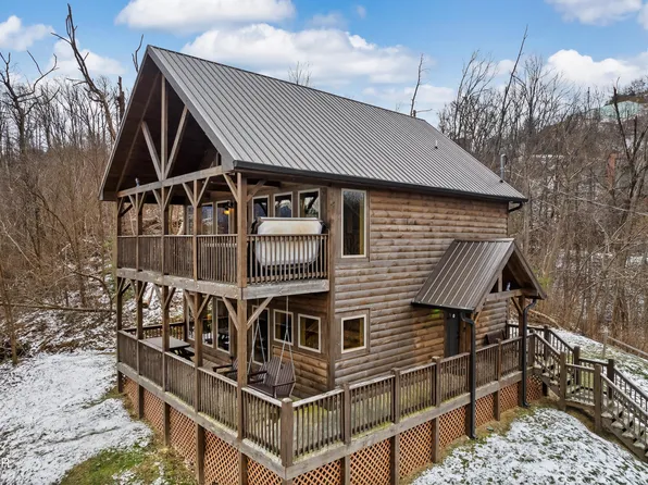 634 Wiley Oakley Dr, Gatlinburg, TN 37738