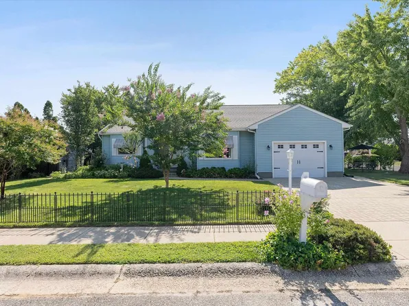 201 W Vineyard Ct, Cape May, NJ 08204