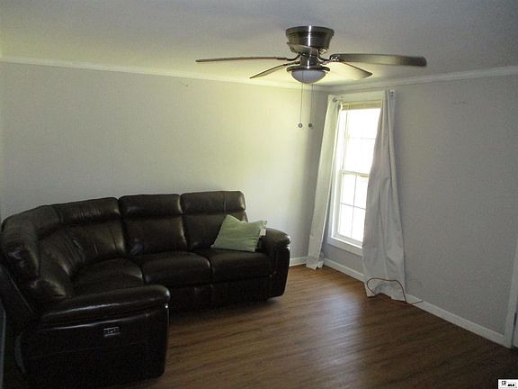 3rd image of 501 Oak St
