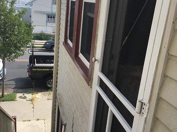 3rd image of 304 13th Street # 2nd Fl West