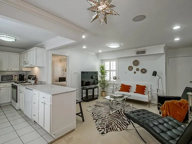 1323 Dauphine St #3 — Photo 5
