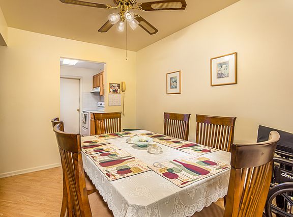 3rd image of 5721 W 103rd St APT 104