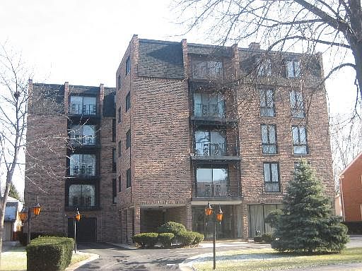 1st image of 1417 Bonnie Brae Pl APT 2D