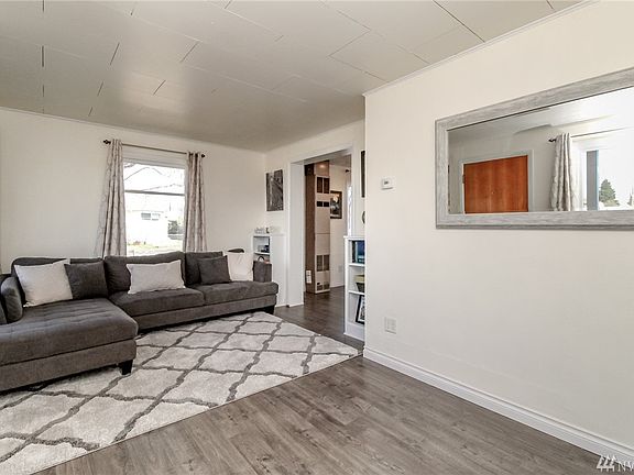 3rd image of 501 14th St SE