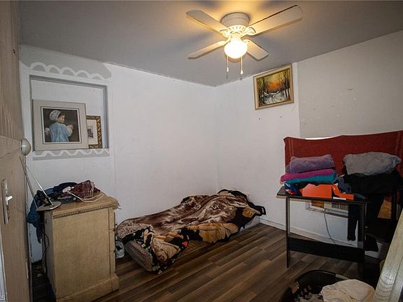 5th image of 409 New York Dr