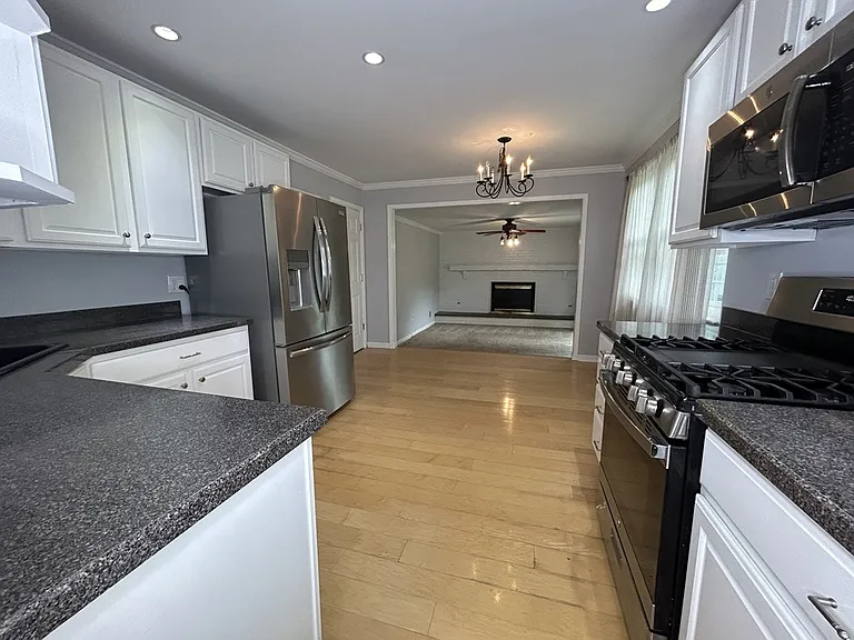 217 Vassar Dr — Photo 6