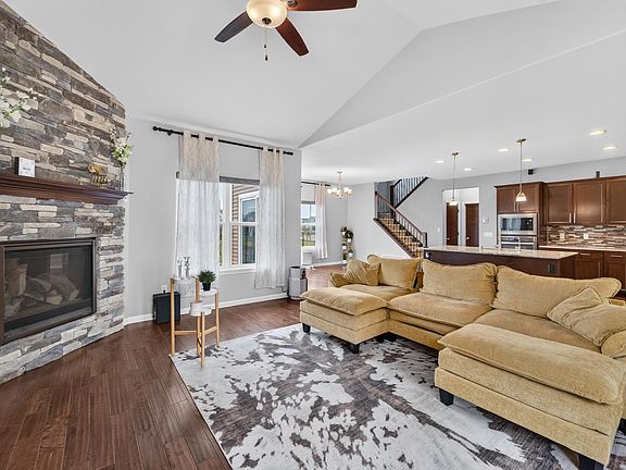 3rd image of 517 Dragon Willow Ln