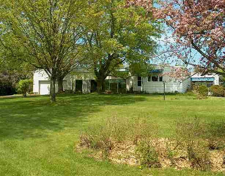 2nd image of 583 TURNPIKE Road