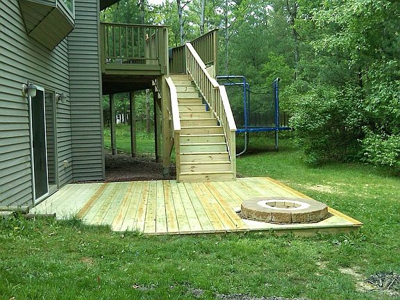 Lower Level deck w/firepit