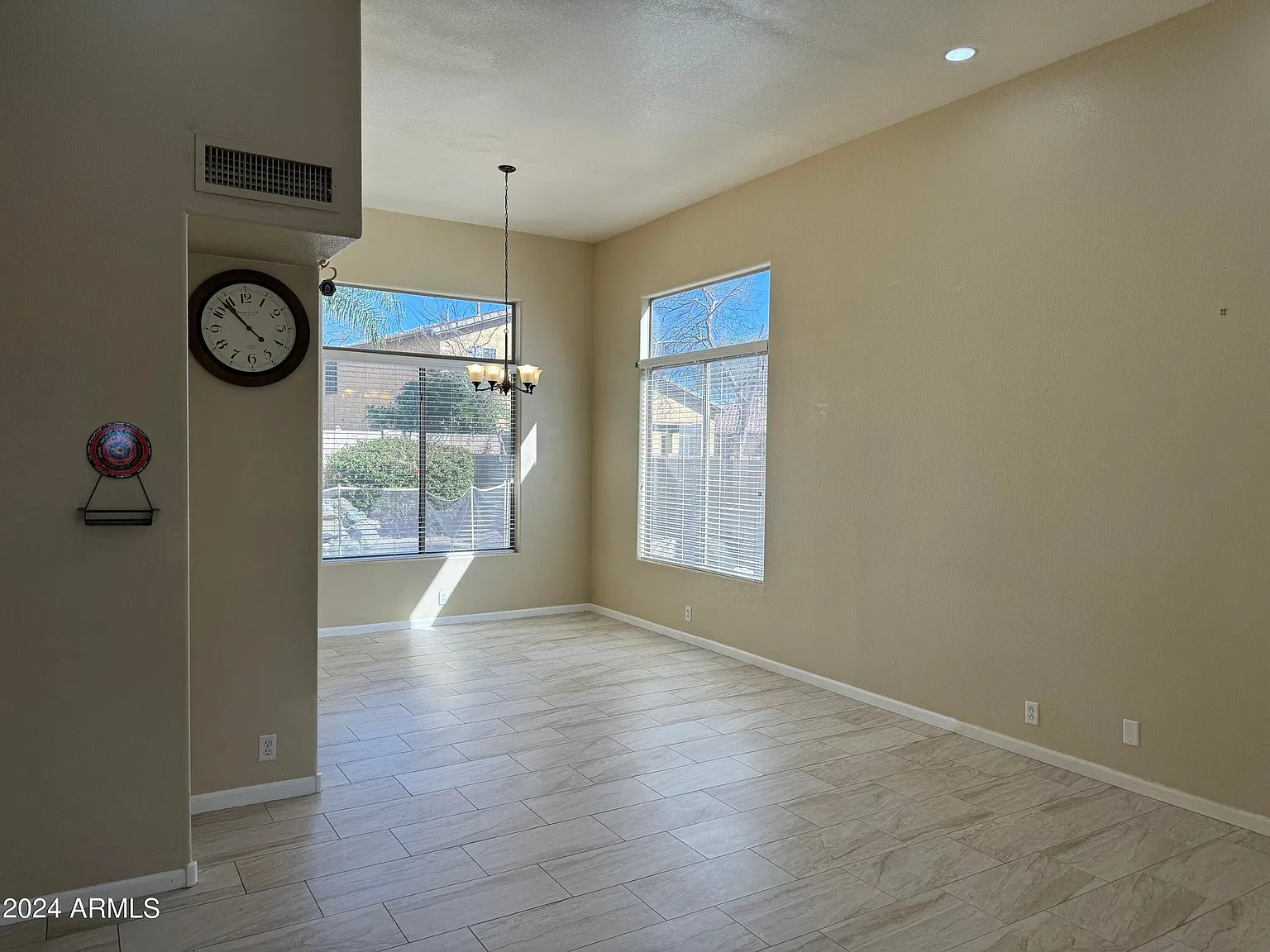 5 bed, 2685 sqft, $3,090 — Photo 4