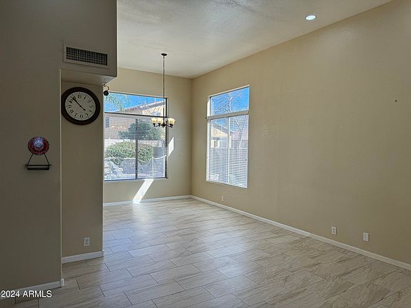 4th image of 1672 E Bruce Ave