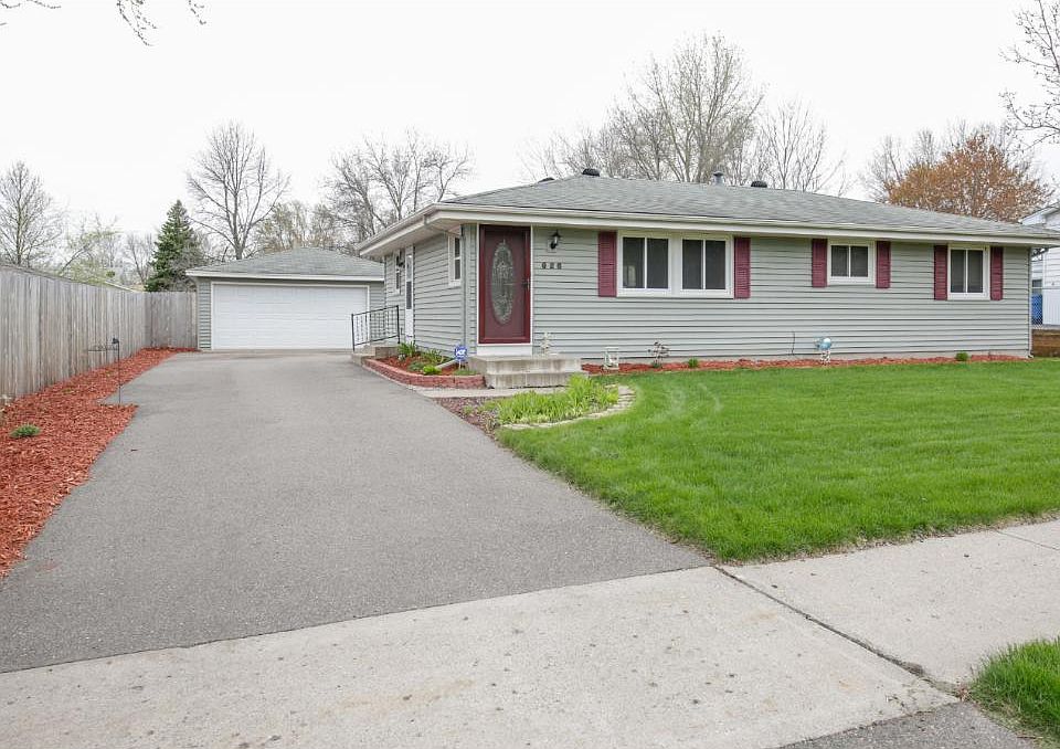 1st image of 926 Oakview Ln