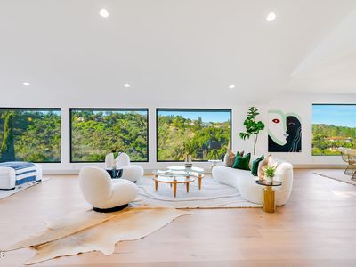 3551 Glenridge Dr, Sherman Oaks, CA, 91423
