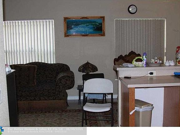 4th image of 2712 Willow Ln