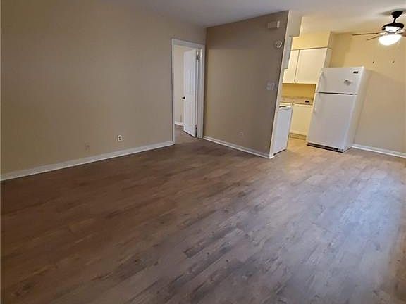 5th image of 9631 Salem St APT 4