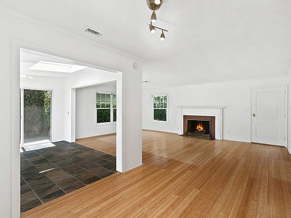 5th image of 951 B Ave