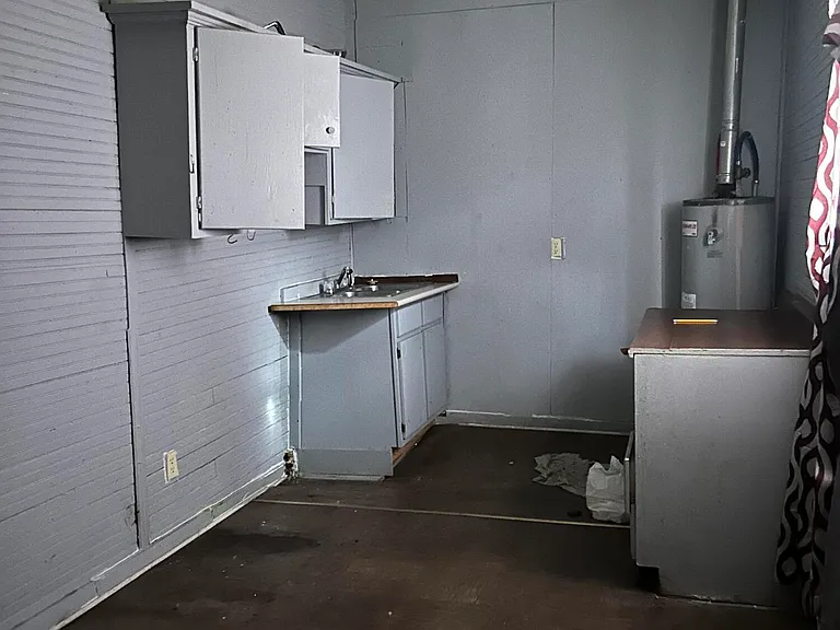 707 Broad St — Photo 4