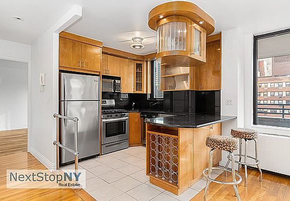 4th image of 309 E 49th St APT 12C