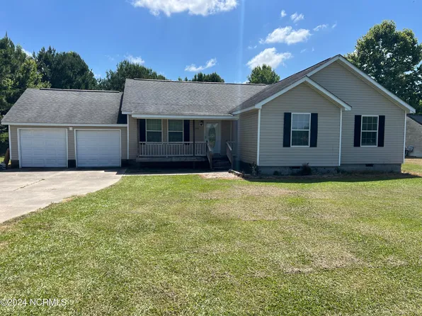 1076 Moore Town Road, Walstonburg, NC 27888