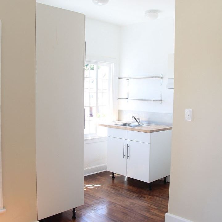 1st image of 3004 Kenwood Ave