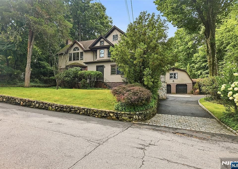 1st image of 41 Crest Road