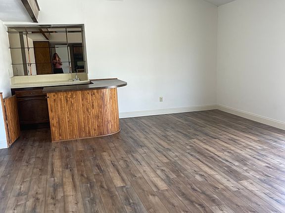 3rd image of 6674 Murray Park Dr