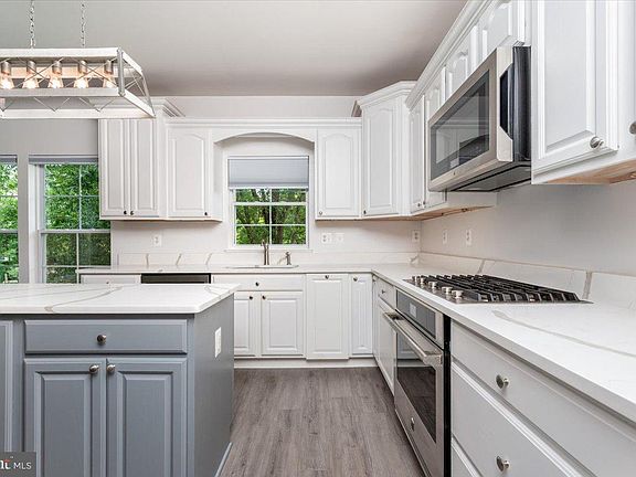 3rd image of 921 Spinnaker Way #921