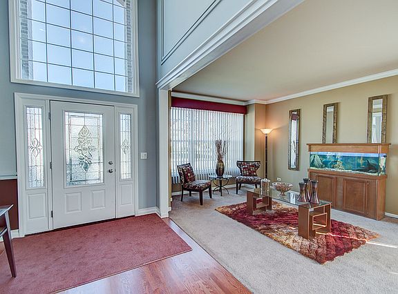3rd image of 25239 W Balmoral Dr