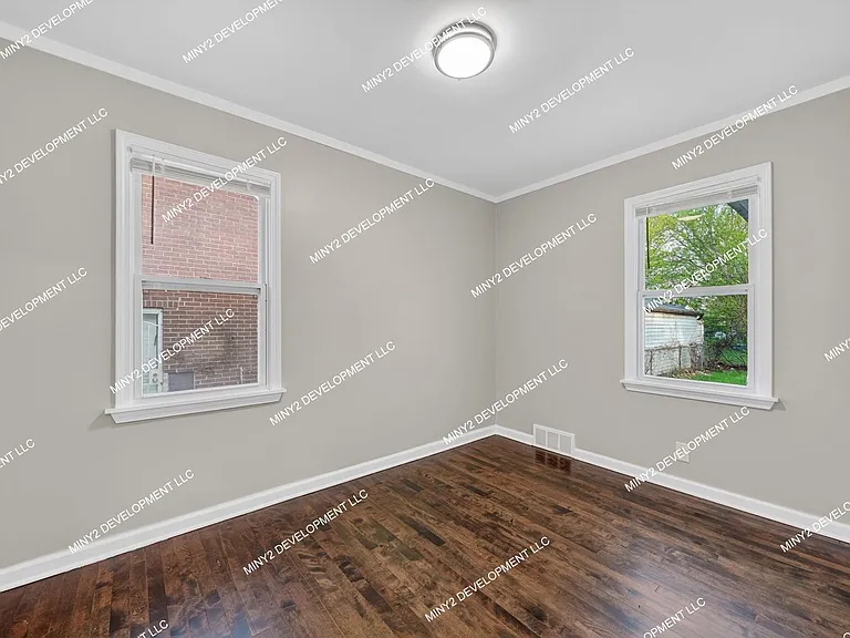21422 Pembroke Ave — Photo 20