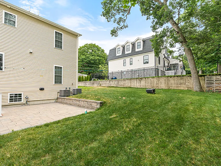 18 Grant Rd — Photo 46