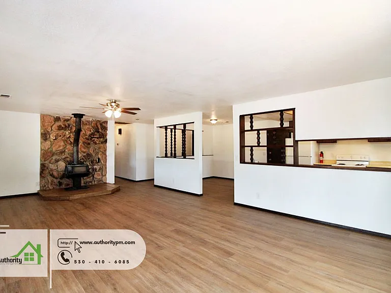 8615 Patricia Dr — Photo 6