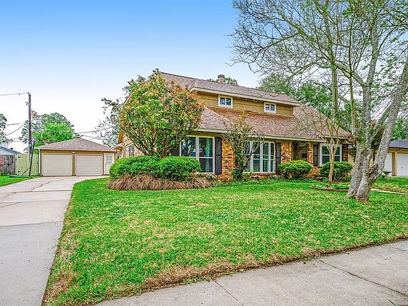 Beautifully landscaped and welcoming.