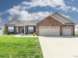 725 Erics Run Dr, O'Fallon, IL 62269