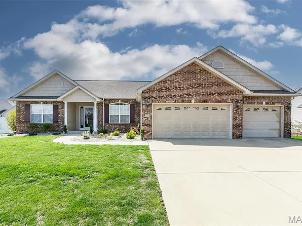 725 Erics Run Dr, O'Fallon, IL 62269