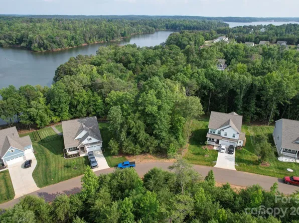 12030 Mariners Cove Ct, Lancaster, SC 29720