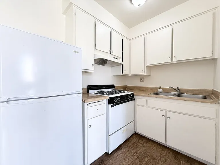 1497 W 29th St #3 — Photo 15