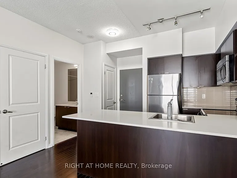 35 Hayden St #1409 — Photo 6