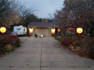 S67W32548 Ashton Way E, Mukwonago, WI 53149