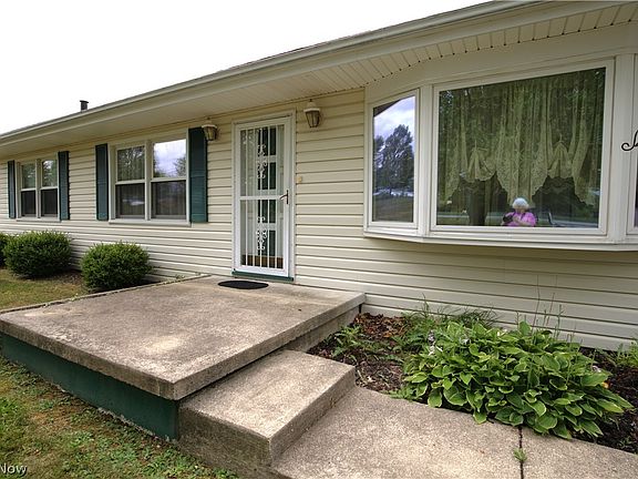 3rd image of 5544 Skyline Dr