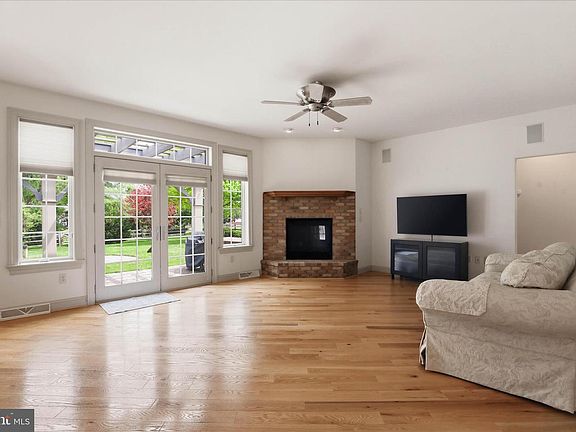 5th image of 2271 Porter Way