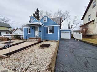 646 Elm St, Roselle, NJ 07203