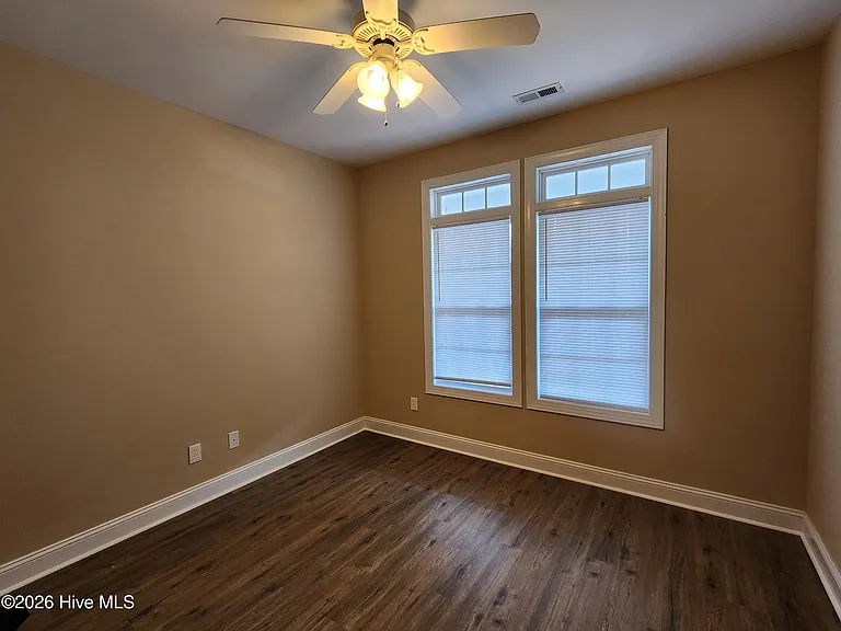 601 Creekway Cir SE — Photo 17