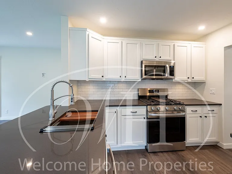 1335 Monroe St — Photo 4