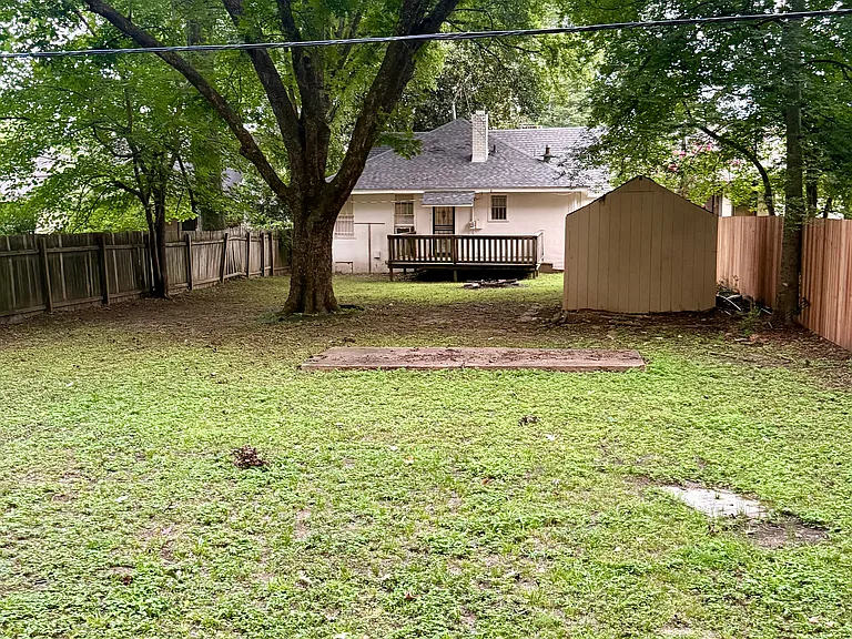 2100 University Cir — Photo 23