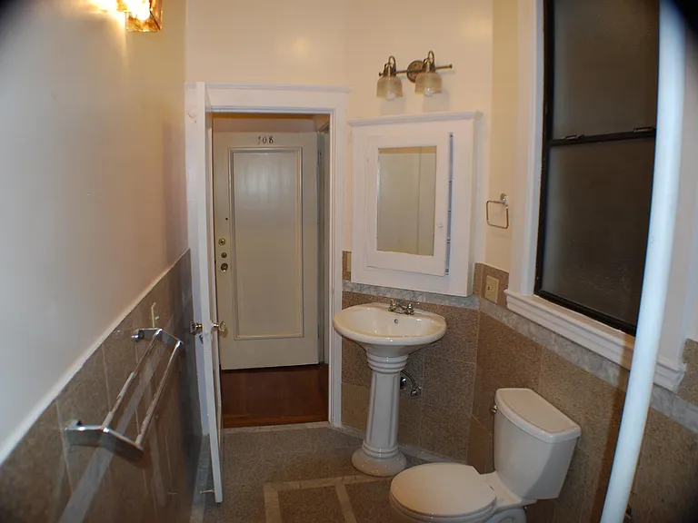 123 Bay Pl #108 — Photo 6