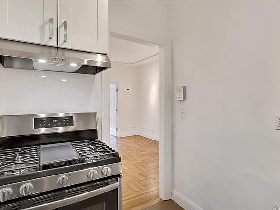 4th image of 1452 Leland Ave