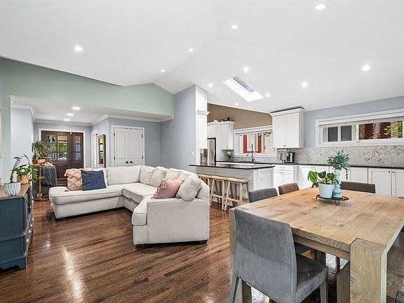 3rd image of 3203 Dato Ave