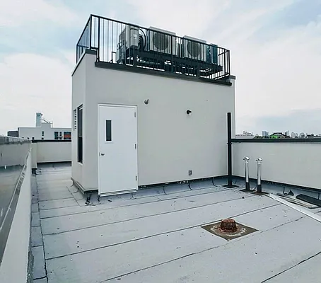 Rented by Batra Group Inc | media 16